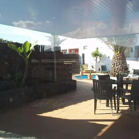 Sleeps 4 Pool Wifi * Tinguaton