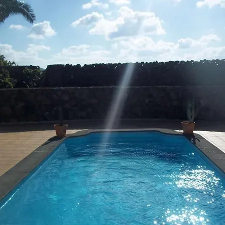 Villa Sleeps 4 Pool Wifi *