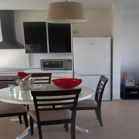 Βίλα Sleeps 4 Pool Wifi Tinguaton