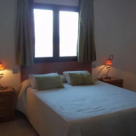 Βίλα Sleeps 4 Pool Wifi Tinguaton