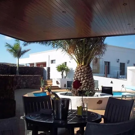 Sleeps 4 Pool Wifi Βίλα
