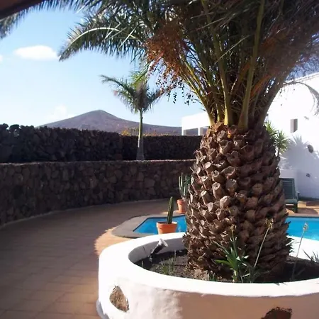 Sleeps 4 Pool Wifi Tinguaton